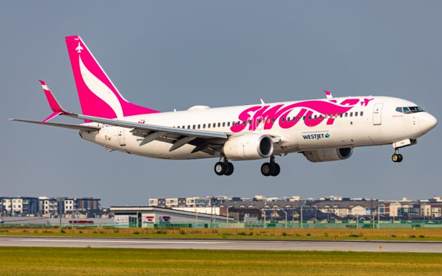 Boeing 737-800 (C-GYSD)