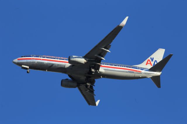 Boeing 737-800 (N960AN)