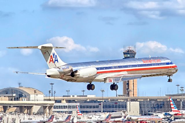 McDonnell Douglas MD-80 —