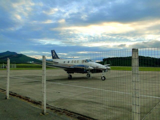 Beechcraft King Air 90 (PR-RRT) - Manhuaçú Airport, MG, Brazil.