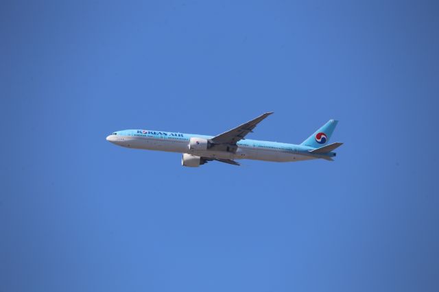 BOEING 777-300ER (HL8009)