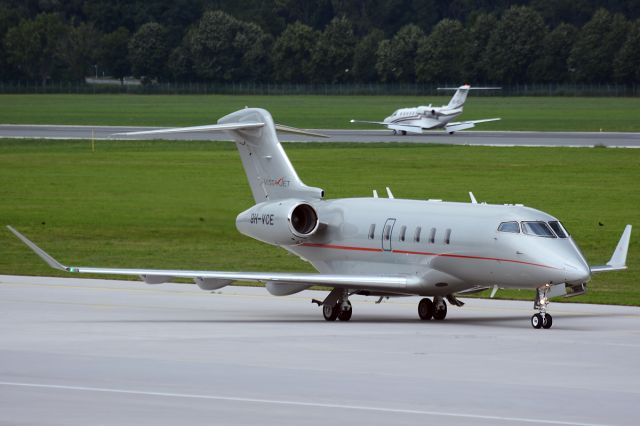 Canadair Challenger 350 (9H-VCE)