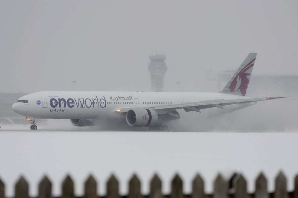 BOEING 777-300 (A7-BAA)