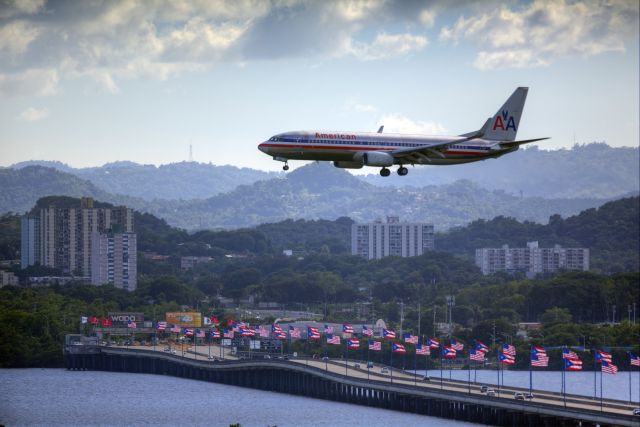 — — - American Airlines 737-800 on approach to Luis Muñoz Marín International Airport, San Juan, PR