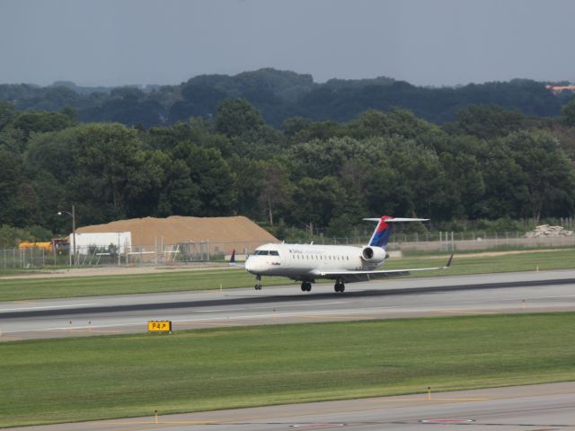 Canadair Regional Jet CRJ-200 (N460SW) - Landing 30R at MSP on 07/31/2011