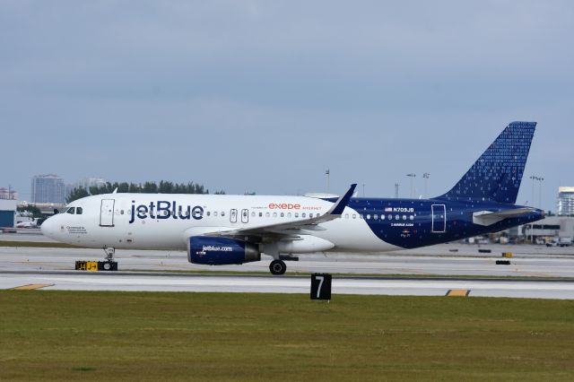 Airbus A320 (N709JB)