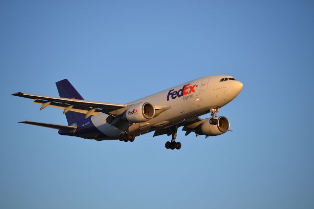 Airbus A300F4-600 (N430FE) - Landing at McGhee Tyson Airport in Alcoa, TN