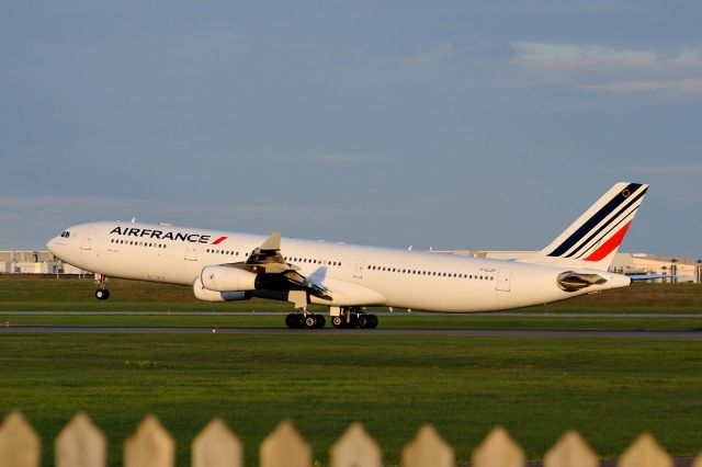 Airbus A340-300 (F-GLZP)