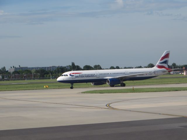 Airbus A321 (G-EUXI)