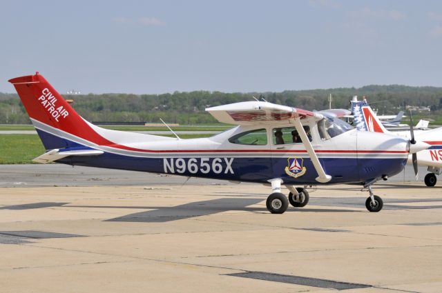Cessna Skylane (N9656X) - Seen at KFDK on 4/26/2009.