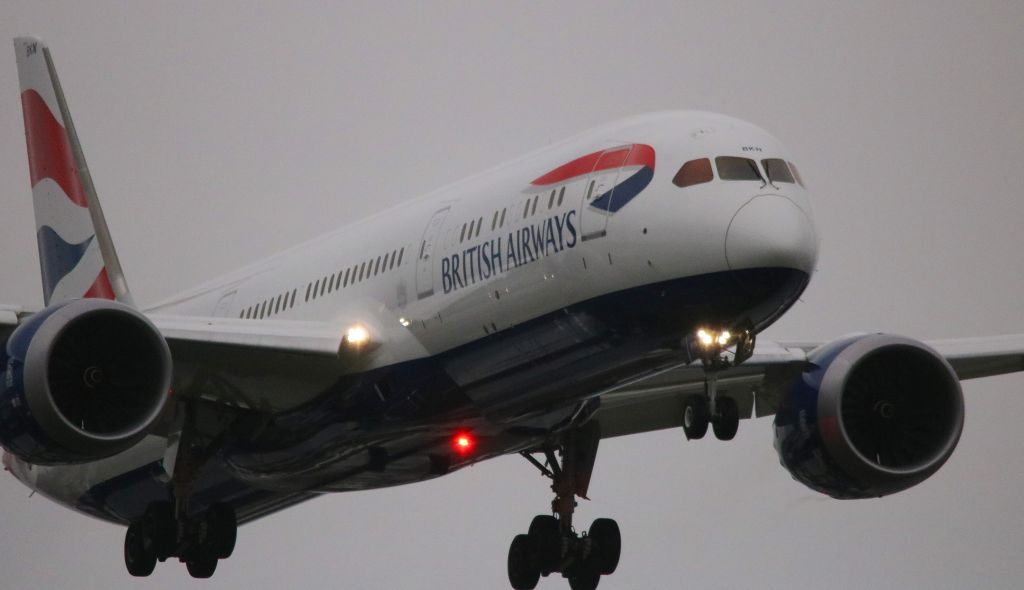 Boeing 787-9 Dreamliner (G-ZBKN) - Estimated at about 150 on Final from LHR, Landing 12R  01-18-2017