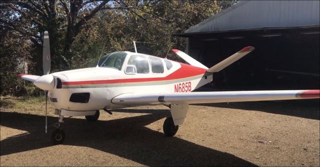 Beechcraft 35 Bonanza (N685B) - BE35