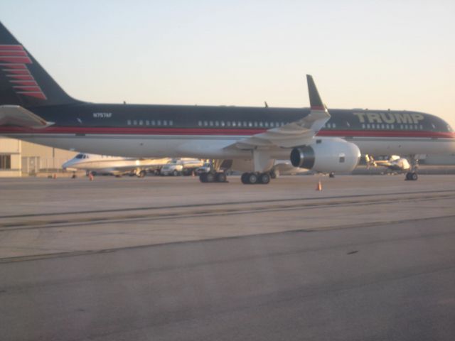 Boeing 757-200 (N757AF)