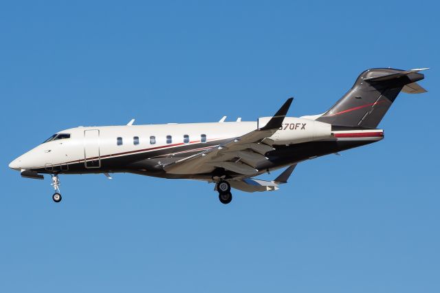 Bombardier Challenger 300 (N570FX)