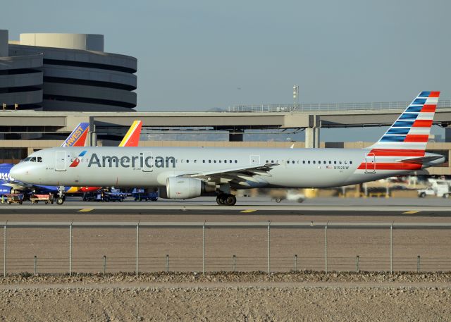 Airbus A321 (N192UW)