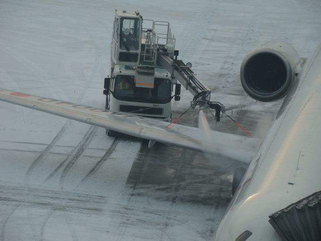 McDonnell Douglas MD-90 (JA004D)