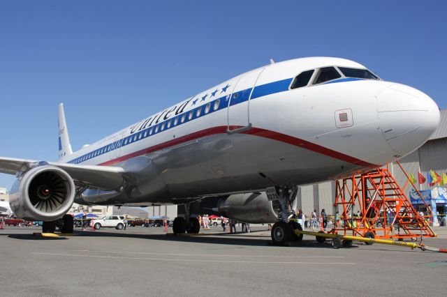 Airbus A320 (N475UA)