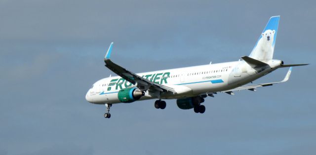Airbus A321 (N711FR) - On short final is this 2016 Frontier Airlines Airbus 321-211 with "Powder" the Polar Bear looking for snow the Autumn of 2022.
