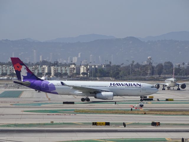 Airbus A330-200 (N373HA)