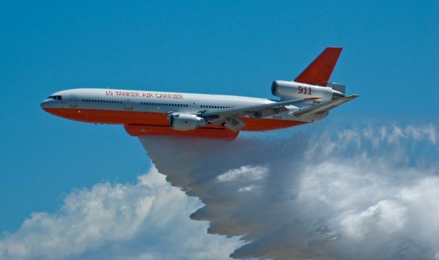 McDonnell Douglas DC-10 (N17085) - Water Drop