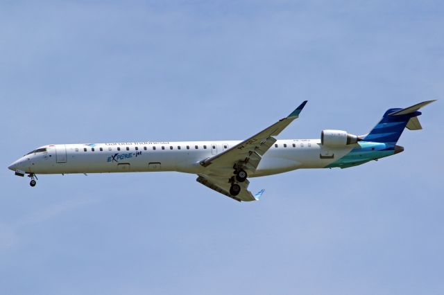 Bombardier CRJ-1000 (PK-GRJ)