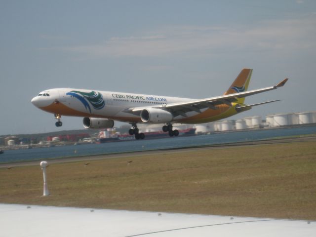 Airbus A330-300 (RP-C3346) - Cebu Pacific A330 landing
