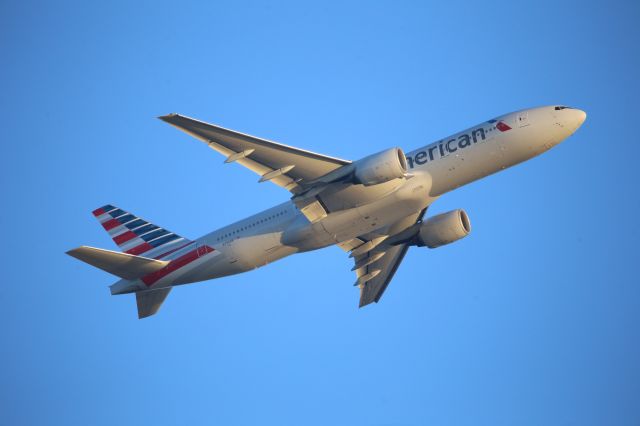 Boeing 777-200 (N790AN)