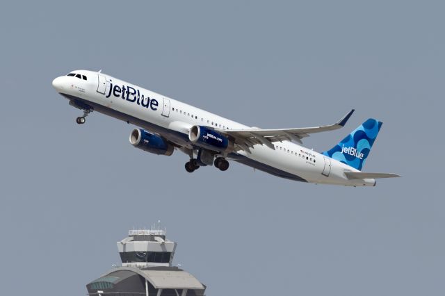 Airbus A321 (N935JB)