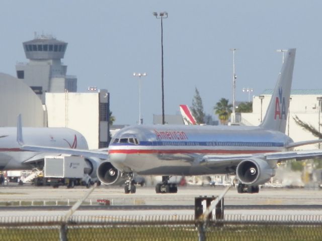 BOEING 767-300 (N360AA)