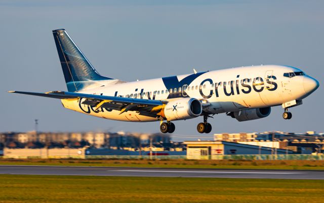 BOEING 737-300 (C-GPNL)