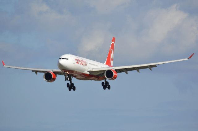 Airbus A330-200 (D-ALPF)