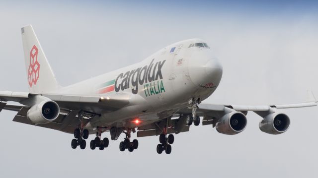 Boeing 747-400 (LX-YCV) - I photographed it in a Narita Sakuranoyama Park.br /カーゴルクス・イタリア (Cargolux Italia) / Boeing 747-4R7F/SCDbr /Apr.09.2016 Narita International Airport [NRT/RJAA] JAPAN