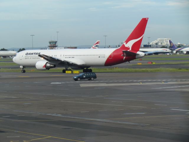 Airbus A330-300 (VH-OGK) - inside airport lounge