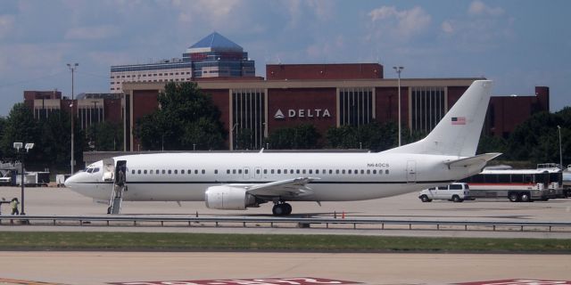 BOEING 737-400 (N640CS)