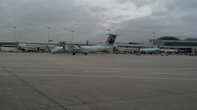 de Havilland Dash 8-400 (C-GGNW)