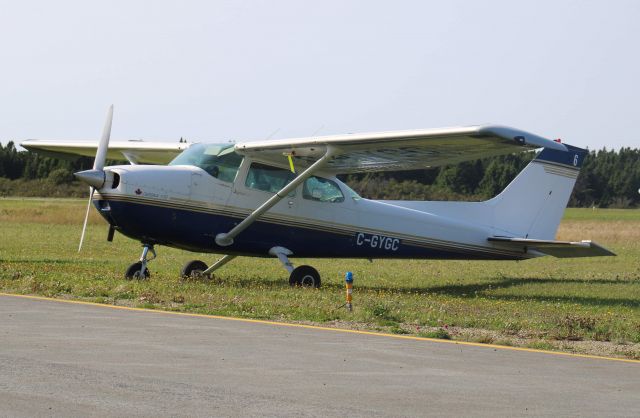 Cessna Skyhawk (C-GYGC) - Stationner à CYGR 