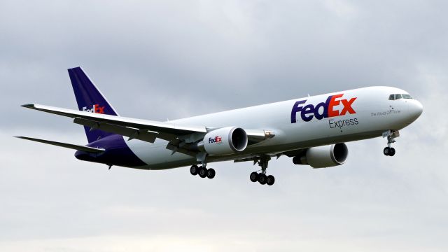 BOEING 767-300 (N176FE) - BOE628 on final to Rwy 16R to complete a C2 flight on 7.11.19. (B767-3S2F(ER) / ln 1185 / cn 63107).