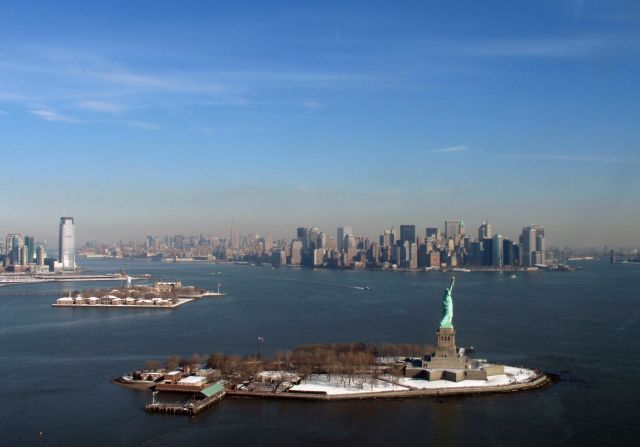 Cessna Skylane (N1727V) - On a VFR flgiht around the Hudson river.