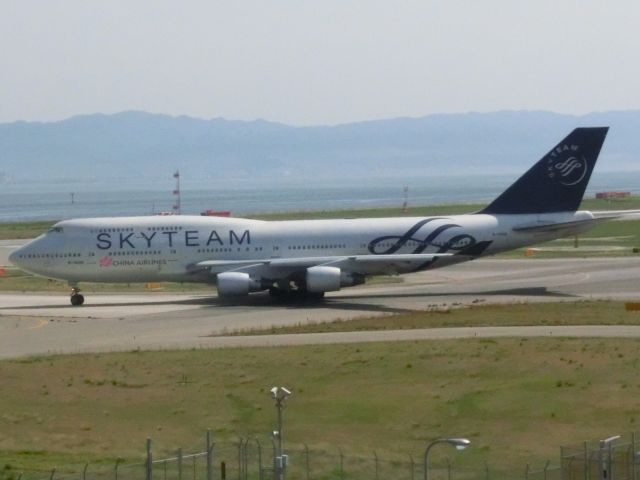 Boeing 747-200 (B-18206) - チャイナエアラインのスカイチームは久しぶりかも？