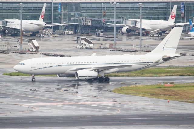 Airbus A330-200 (HZ-SKY2)