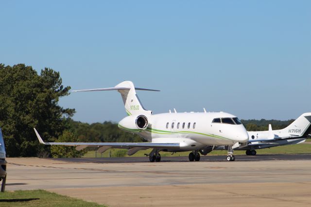 Bombardier Challenger 300 (N715JD)