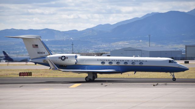 Gulfstream Aerospace Gulfstream V (99-0404) - USAF Gulfstream C-37A taxiing to Runway 17R at Colorado Springs Airport