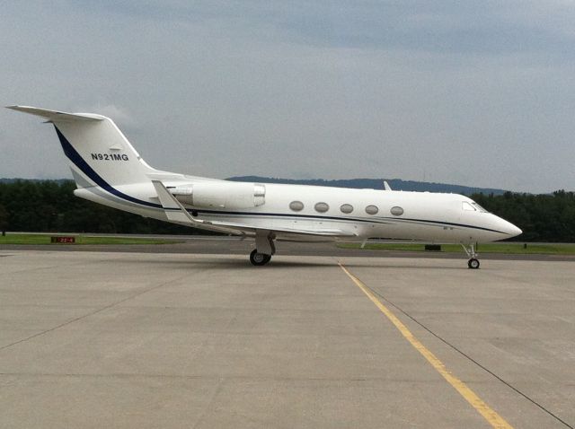 Gulfstream Aerospace Gulfstream 3 (N921MG) - At fence next to Tarmac