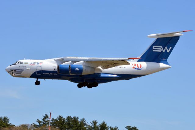 Ilyushin Il-76 (4K-AZ101) - Silkway 9002 arriving from Keflavik 