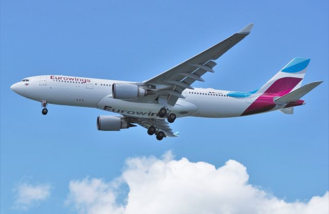 Airbus A330-200 (D-AXGC)
