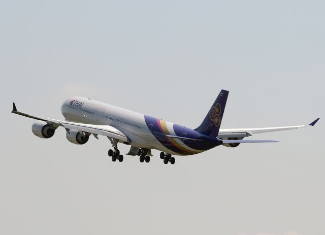Airbus A330-300 (HS-TNC)