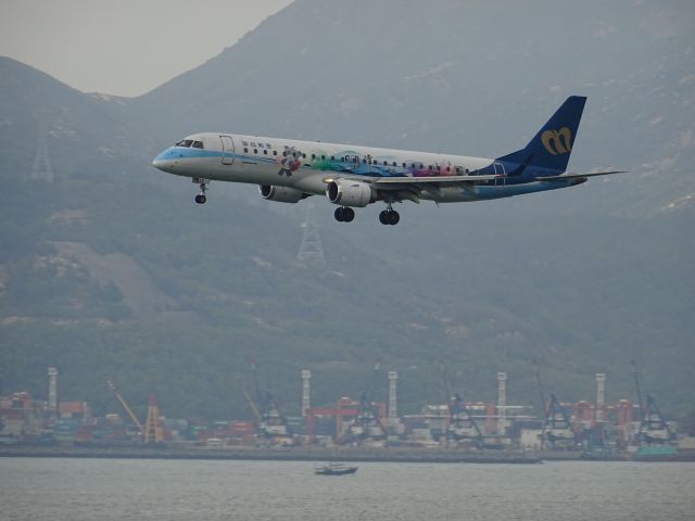 Embraer ERJ-190 (B-16829)