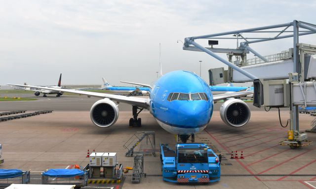 BOEING 777-300ER (PH-BVC) - KLM Boeing 777-306(ER) PH-BVC in Amsterdam