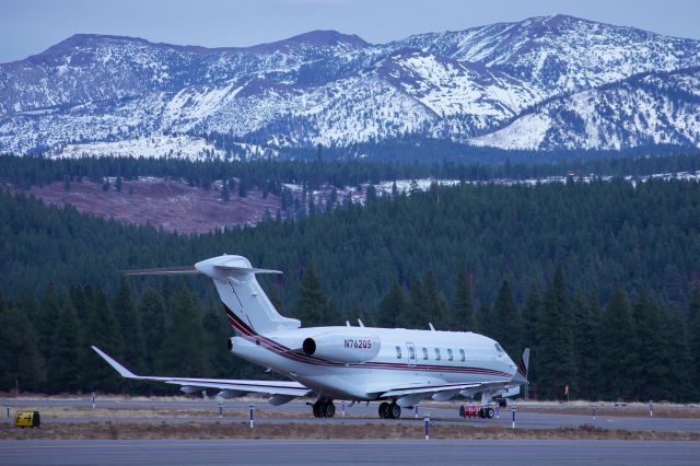 Canadair Challenger 350 (N762QS) - EJA762