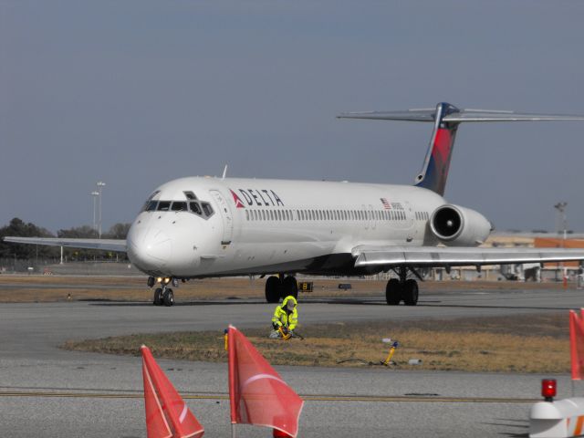 McDonnell Douglas MD-88 (N909DL) - Getting ready to re-open the runway.. this Delta MD-88 passes by an electrician installing new edgelights for a TWY leading up to RWY 9